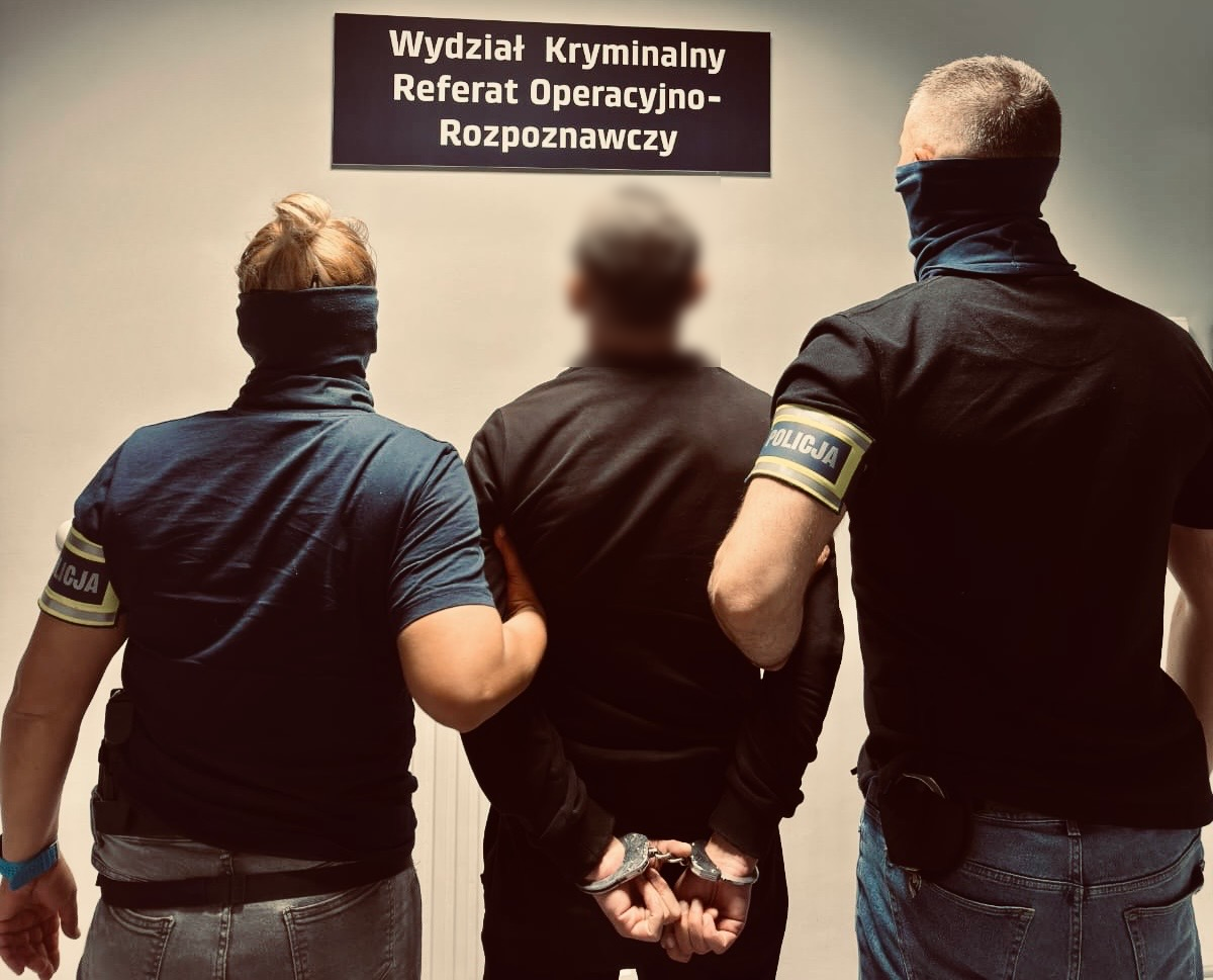 Oszukiwali na blika. Jednego złapali przy bankomacie