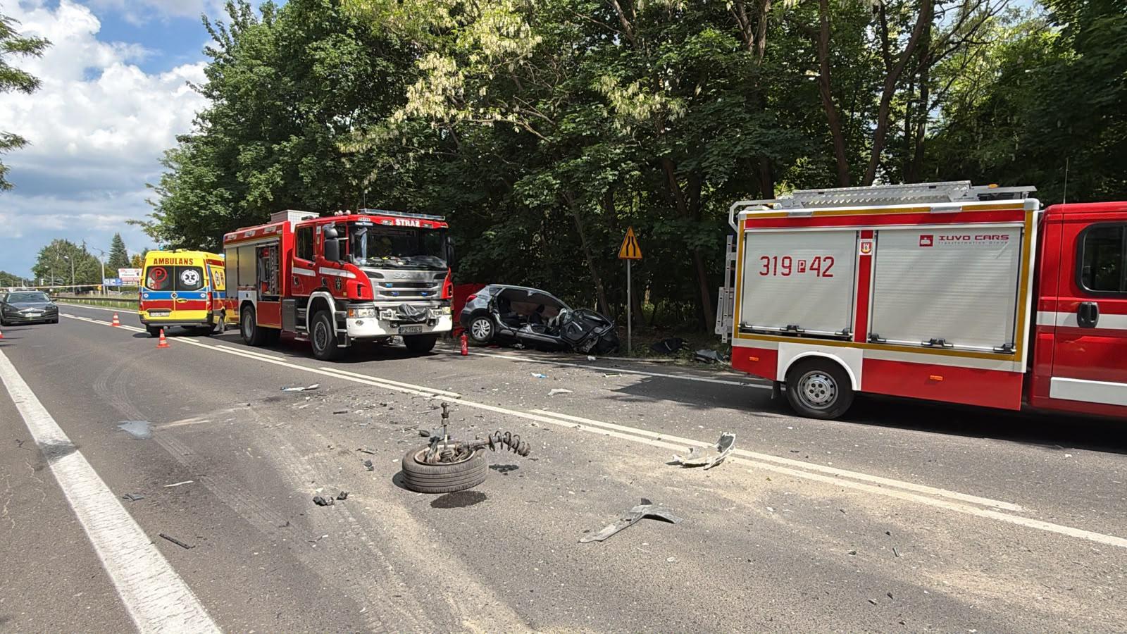 Tragedia po czołowym zderzeniu. Ważna trasa zablokowana