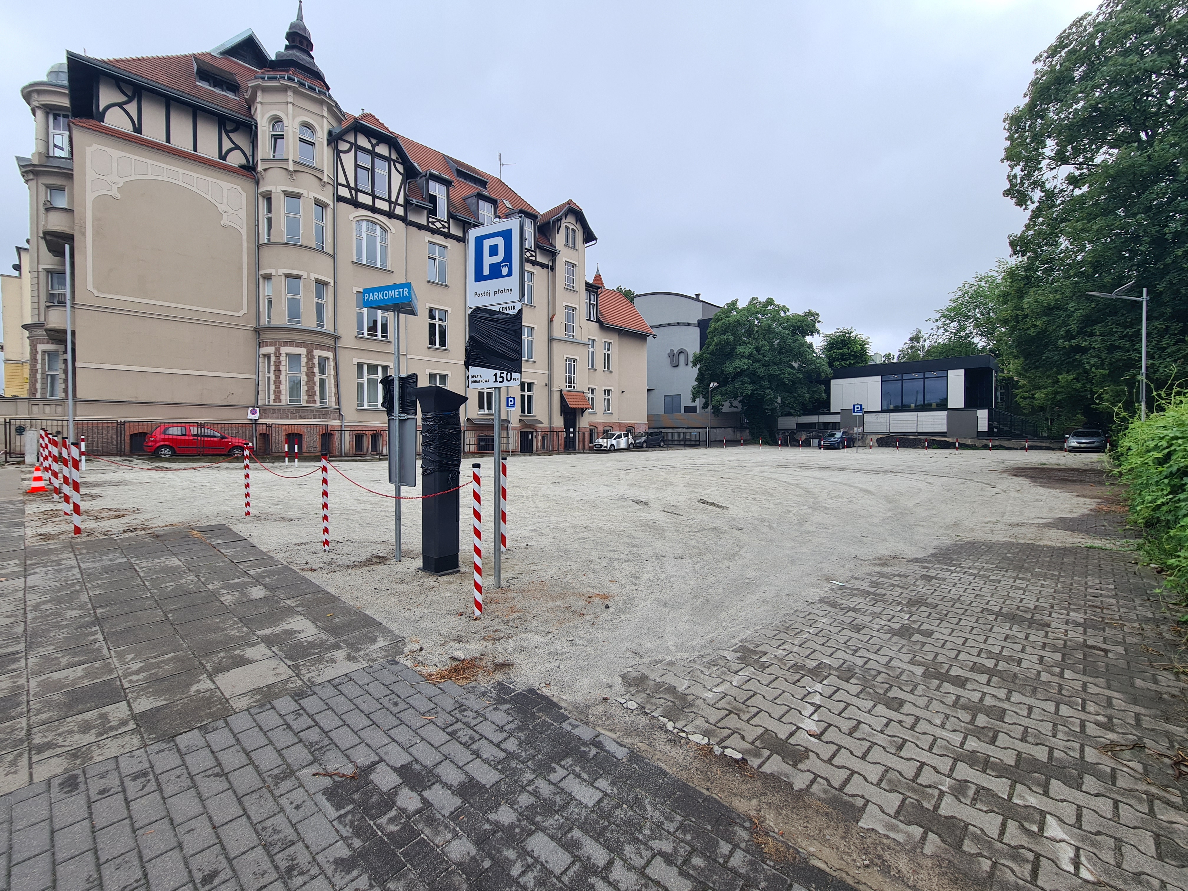 Miała być nowa kamienica, jest parking. Miejski Konserwator Zabytków zapowiada kontrolę