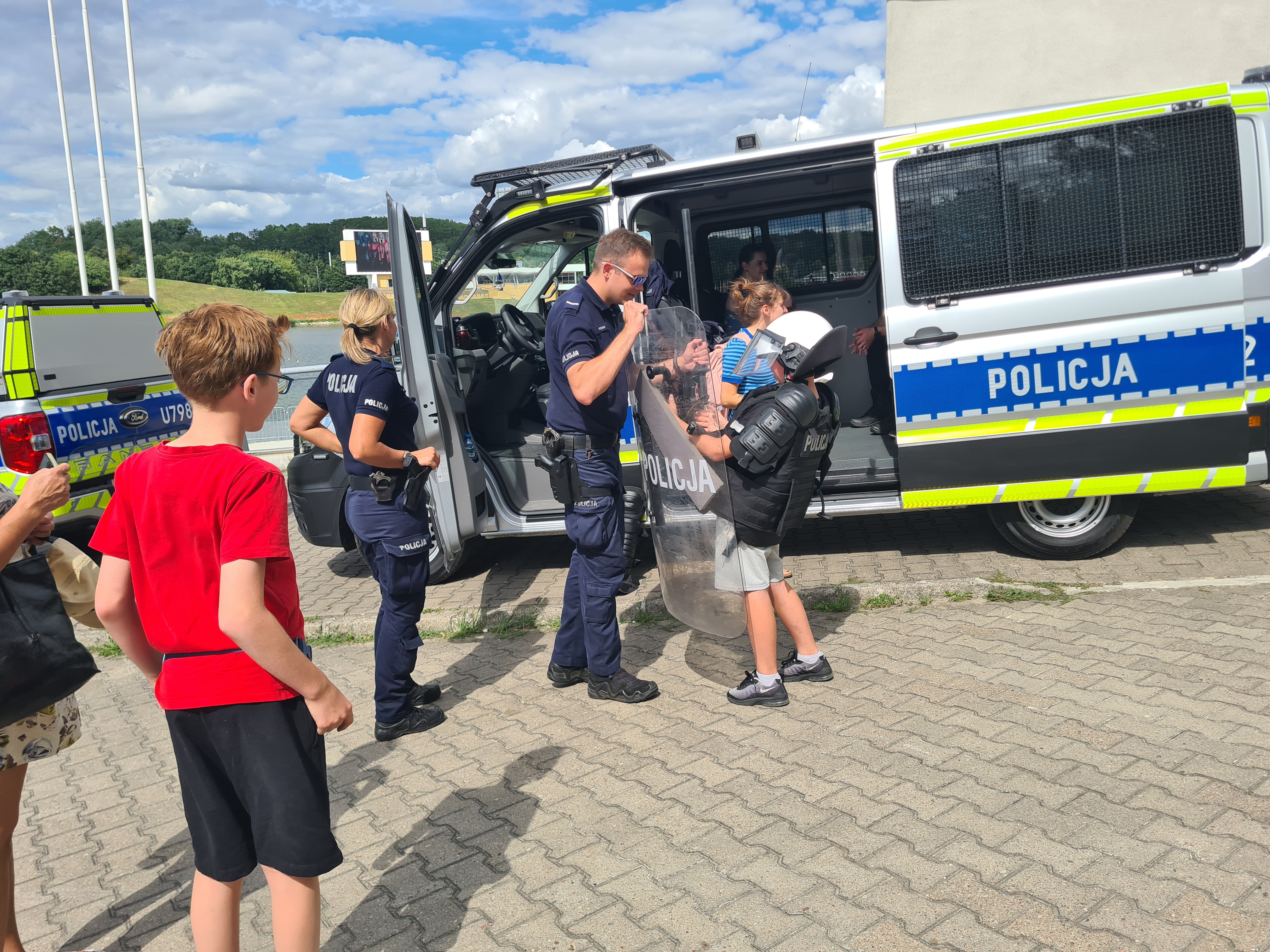 Akcja policji nad Maltą. Funkcjonariusze zajęli się całymi rodzinami [ZDJĘCIA]