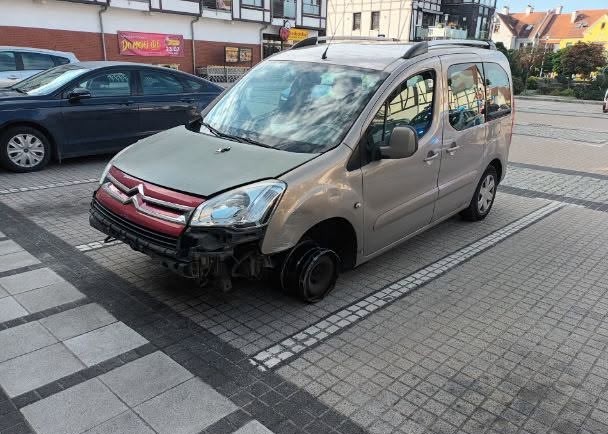Skradzione auto znalezione wraz ze sprawcami kradzieży. Jedli w nim śniadanie