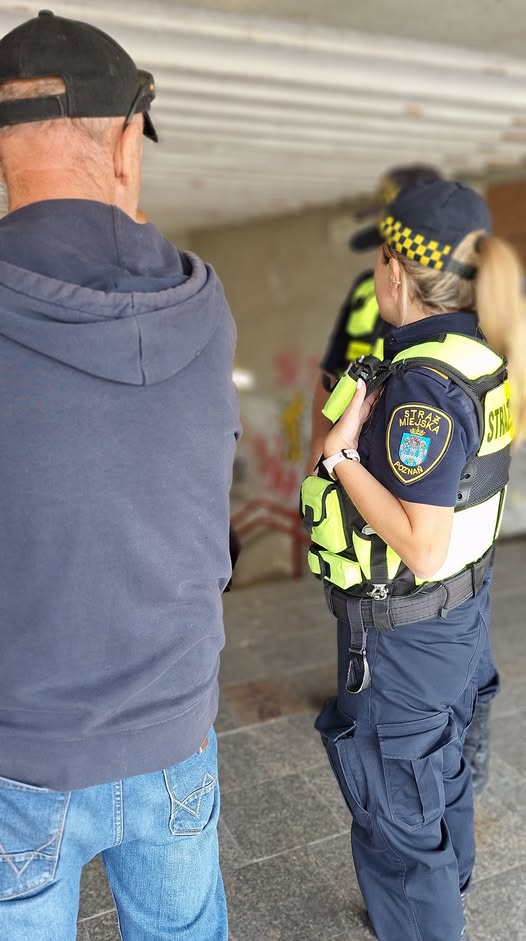 Rzucił się na strażniczkę miejską. Do akcji wkroczyła policja